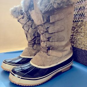 Winter boots. These are gently used extremely warm boots.